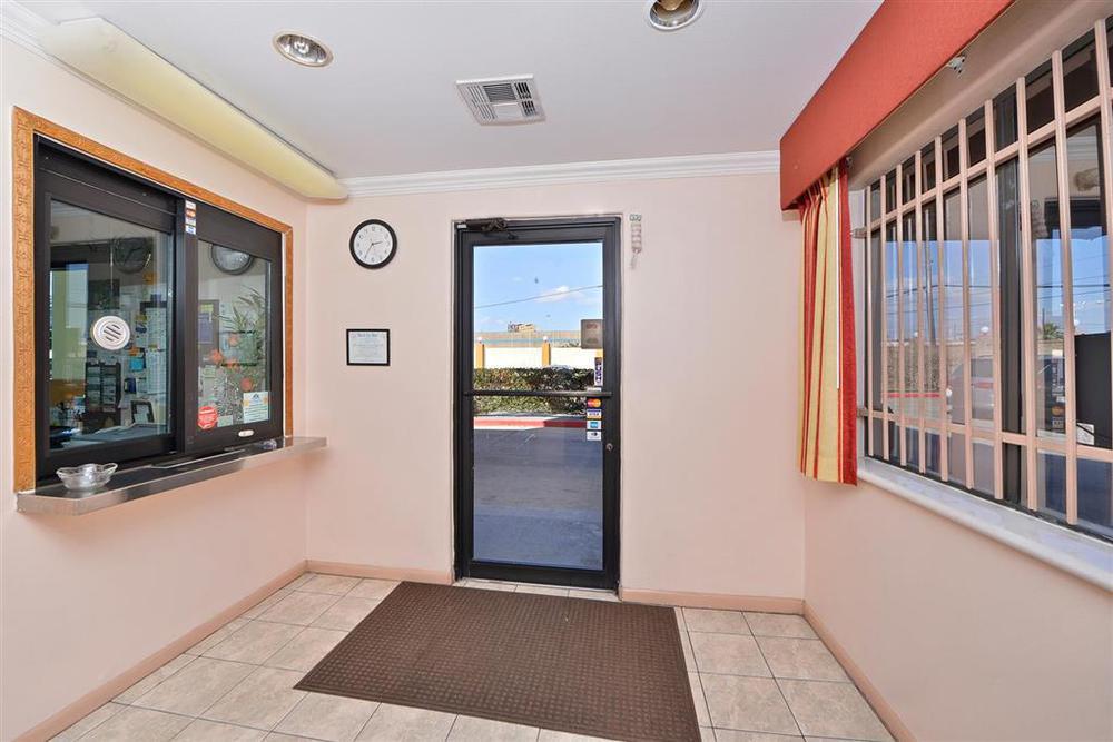 Americas Best Value Inn Houston Heights At I-45 Интериор снимка