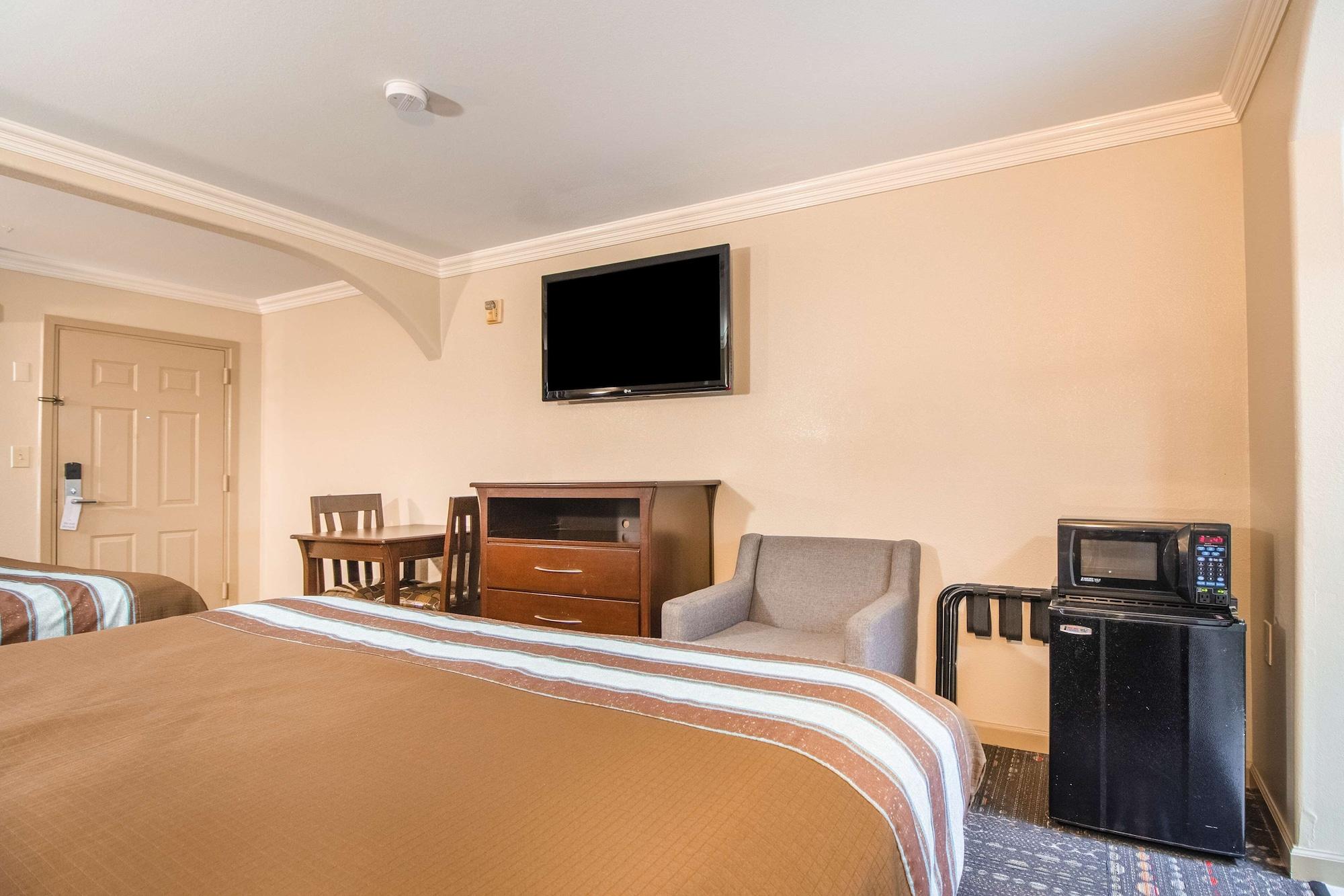 Americas Best Value Inn Houston Heights At I-45 Екстериор снимка