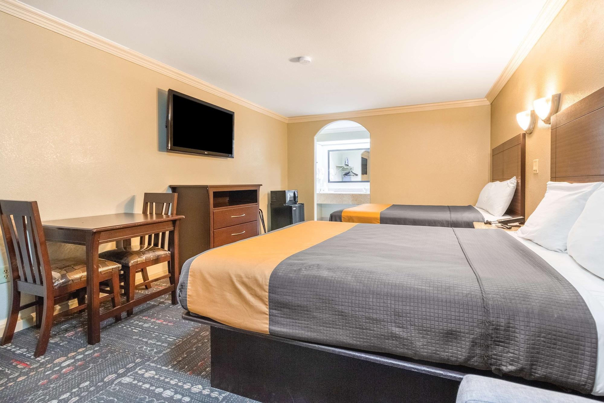 Americas Best Value Inn Houston Heights At I-45 Екстериор снимка