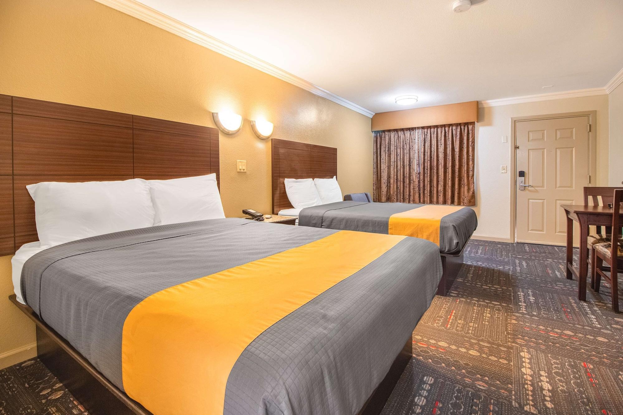 Americas Best Value Inn Houston Heights At I-45 Екстериор снимка