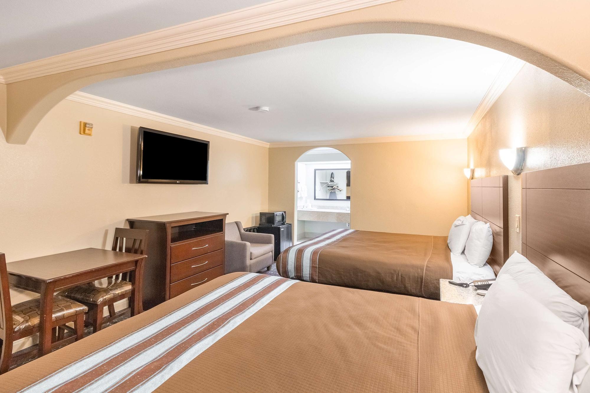 Americas Best Value Inn Houston Heights At I-45 Екстериор снимка