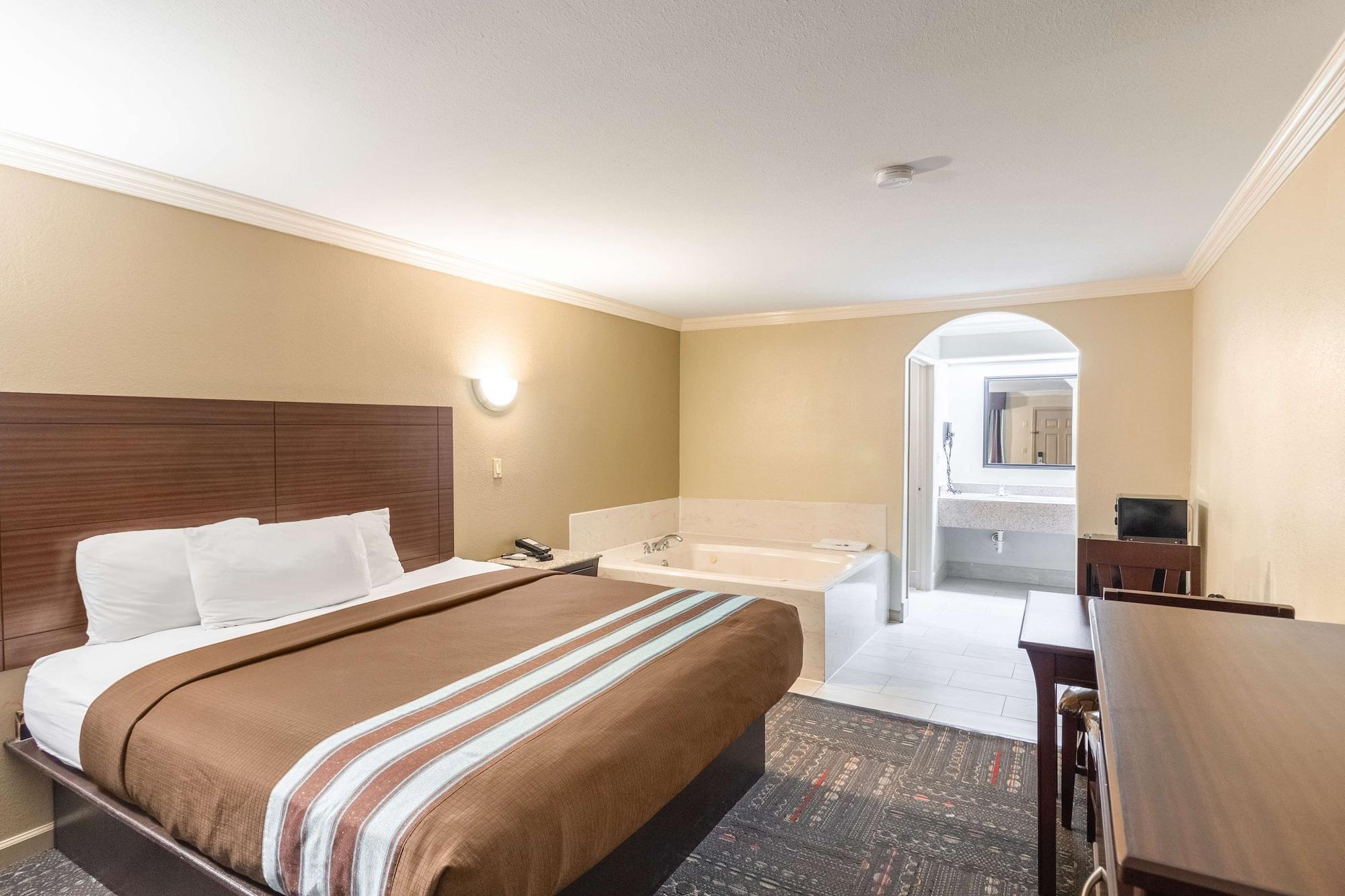 Americas Best Value Inn Houston Heights At I-45 Екстериор снимка