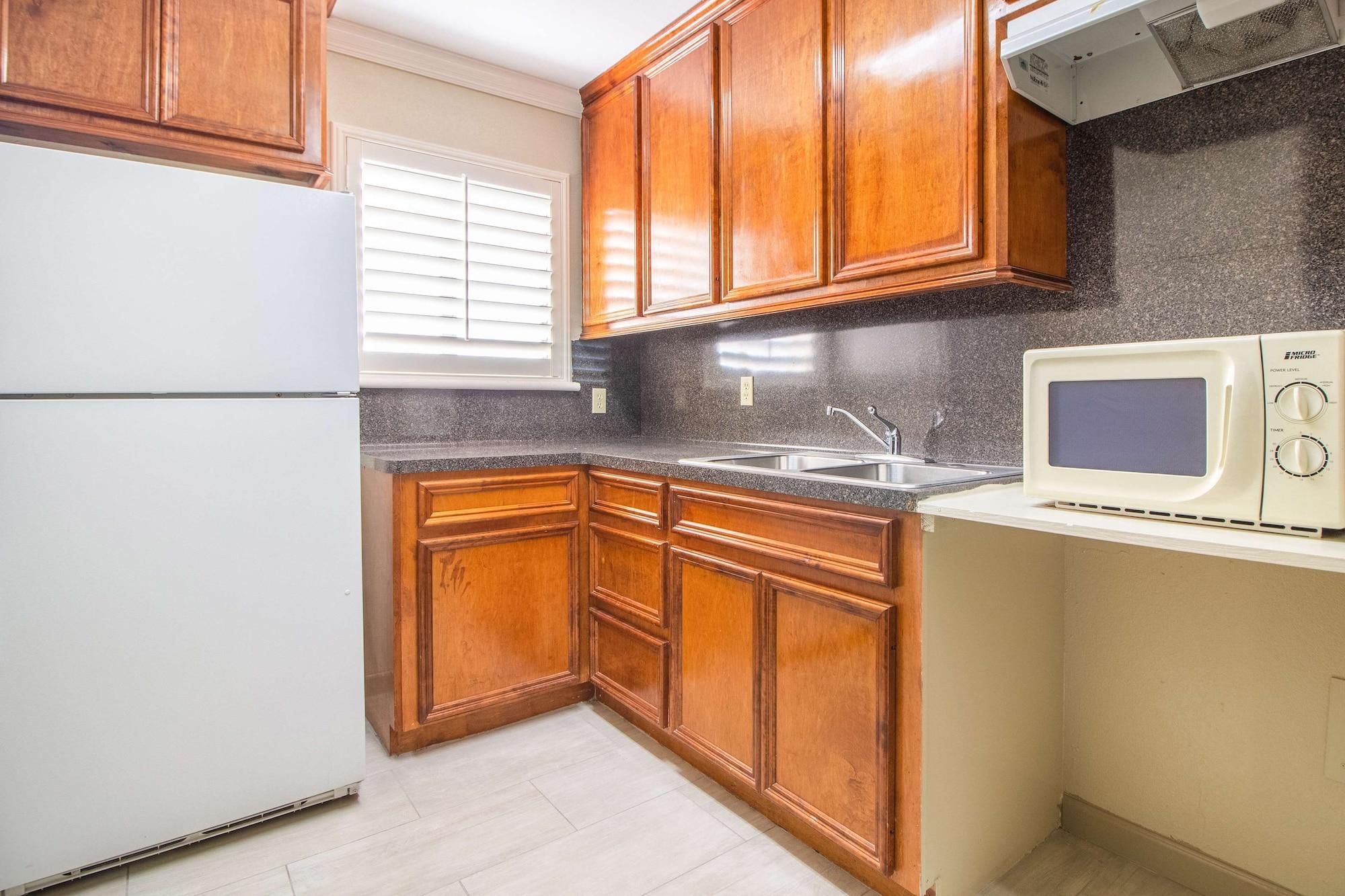 Americas Best Value Inn Houston Heights At I-45 Екстериор снимка