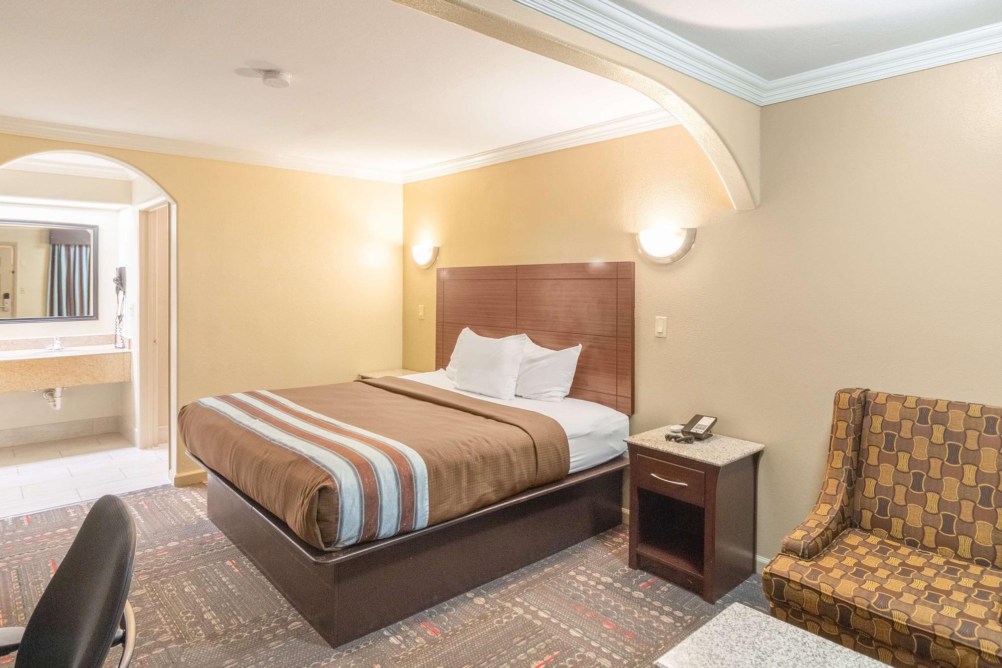 Americas Best Value Inn Houston Heights At I-45 Екстериор снимка