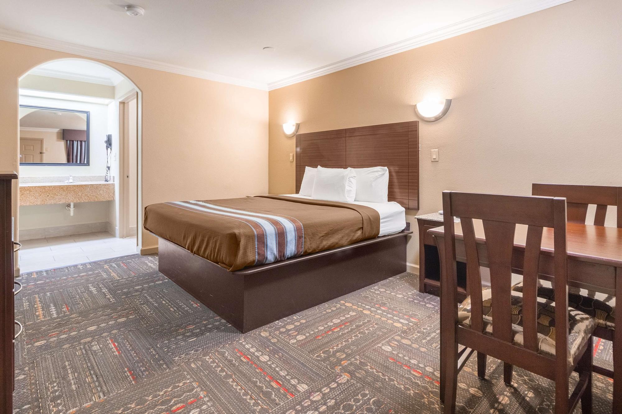 Americas Best Value Inn Houston Heights At I-45 Екстериор снимка
