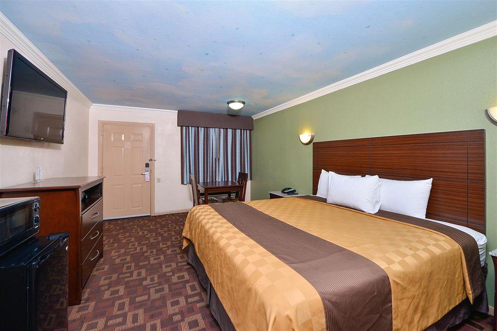 Americas Best Value Inn Houston Heights At I-45 Екстериор снимка