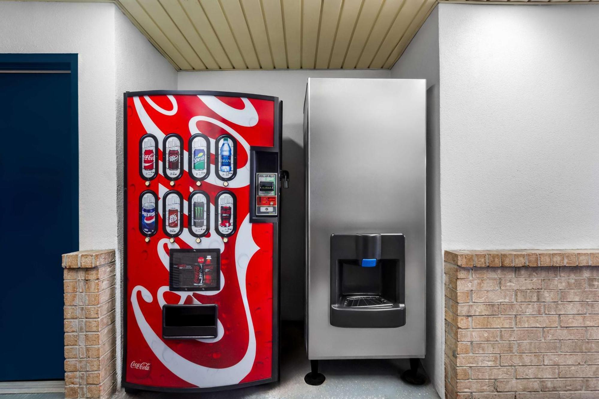 Americas Best Value Inn Houston Heights At I-45 Екстериор снимка