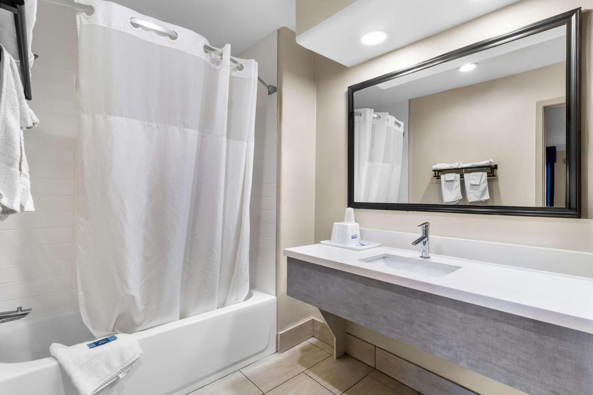 Americas Best Value Inn Houston Heights At I-45 Екстериор снимка