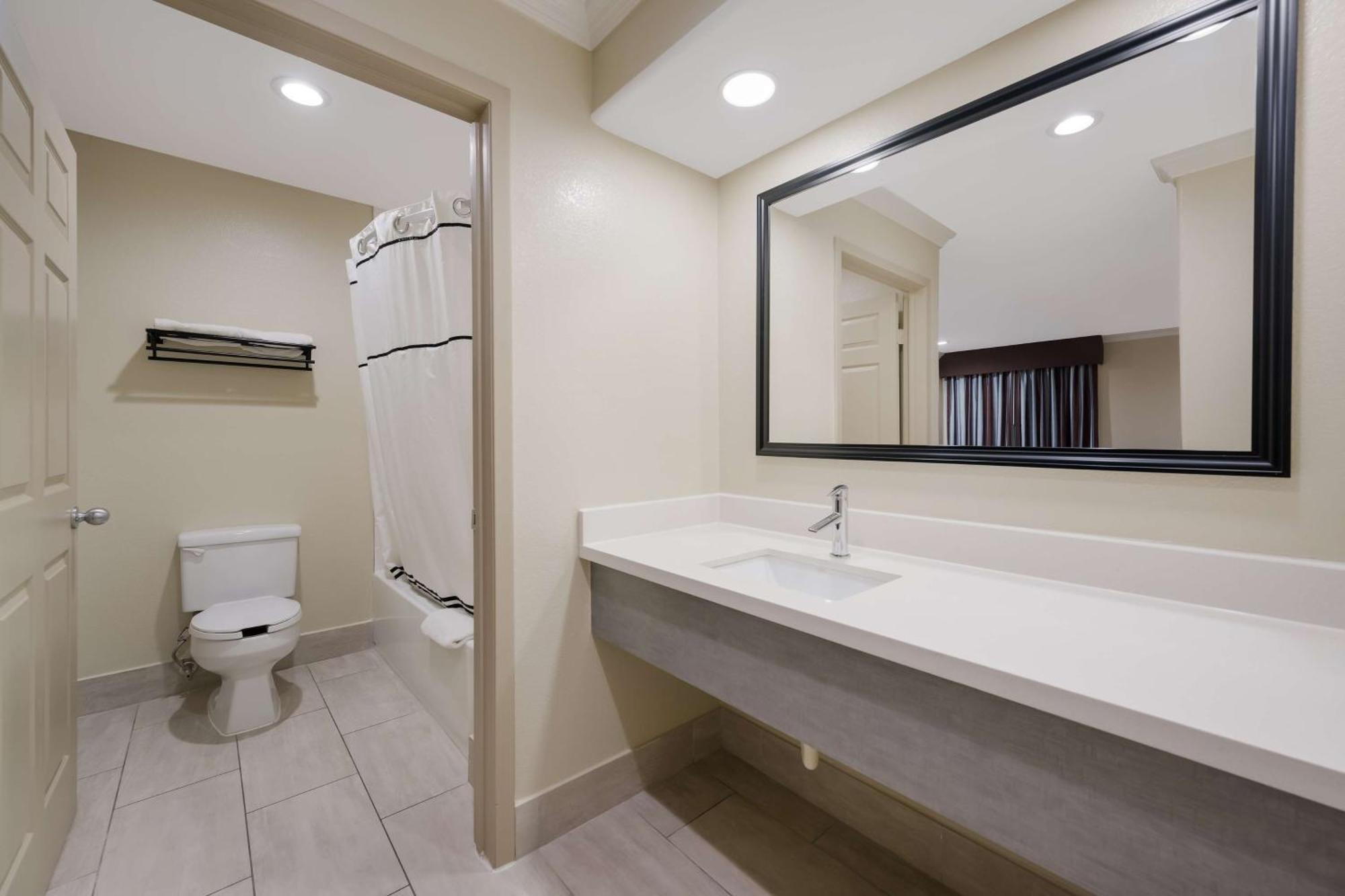 Americas Best Value Inn Houston Heights At I-45 Екстериор снимка