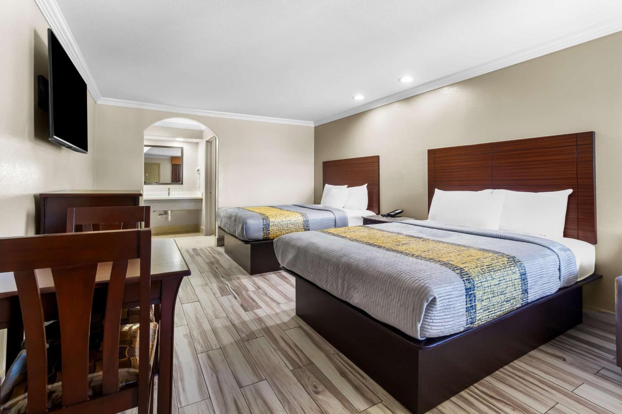 Americas Best Value Inn Houston Heights At I-45 Екстериор снимка