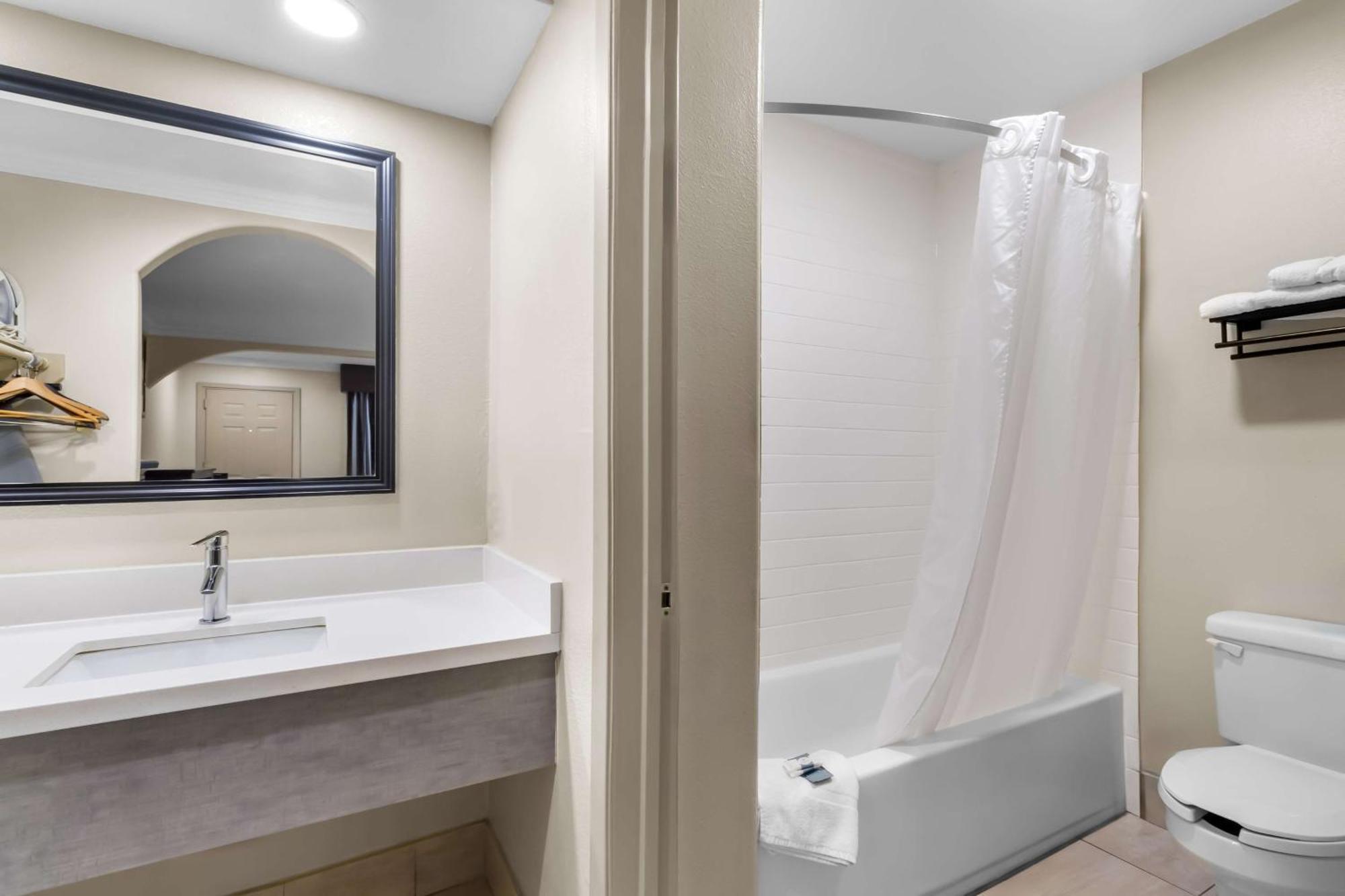 Americas Best Value Inn Houston Heights At I-45 Екстериор снимка