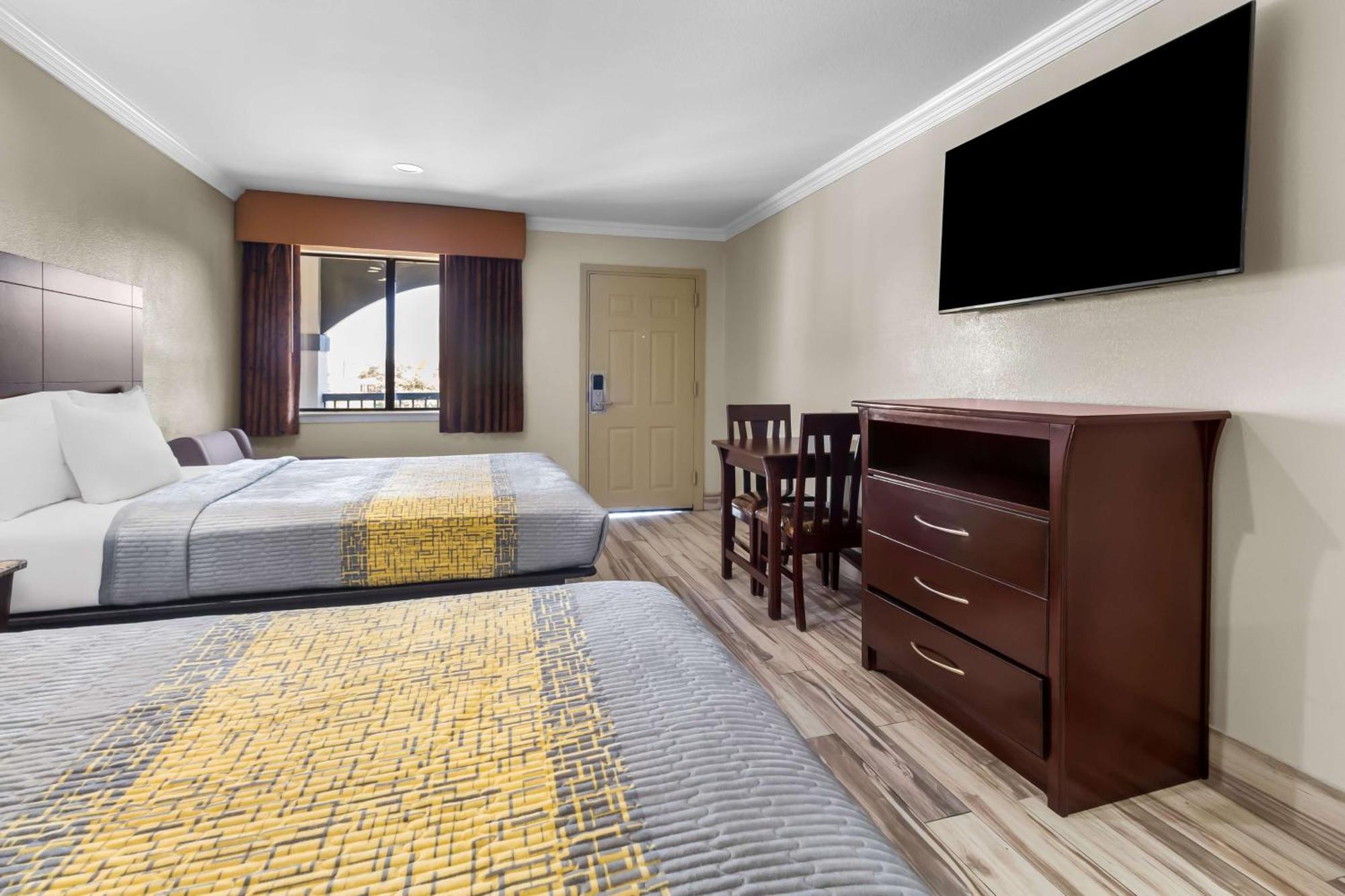 Americas Best Value Inn Houston Heights At I-45 Екстериор снимка