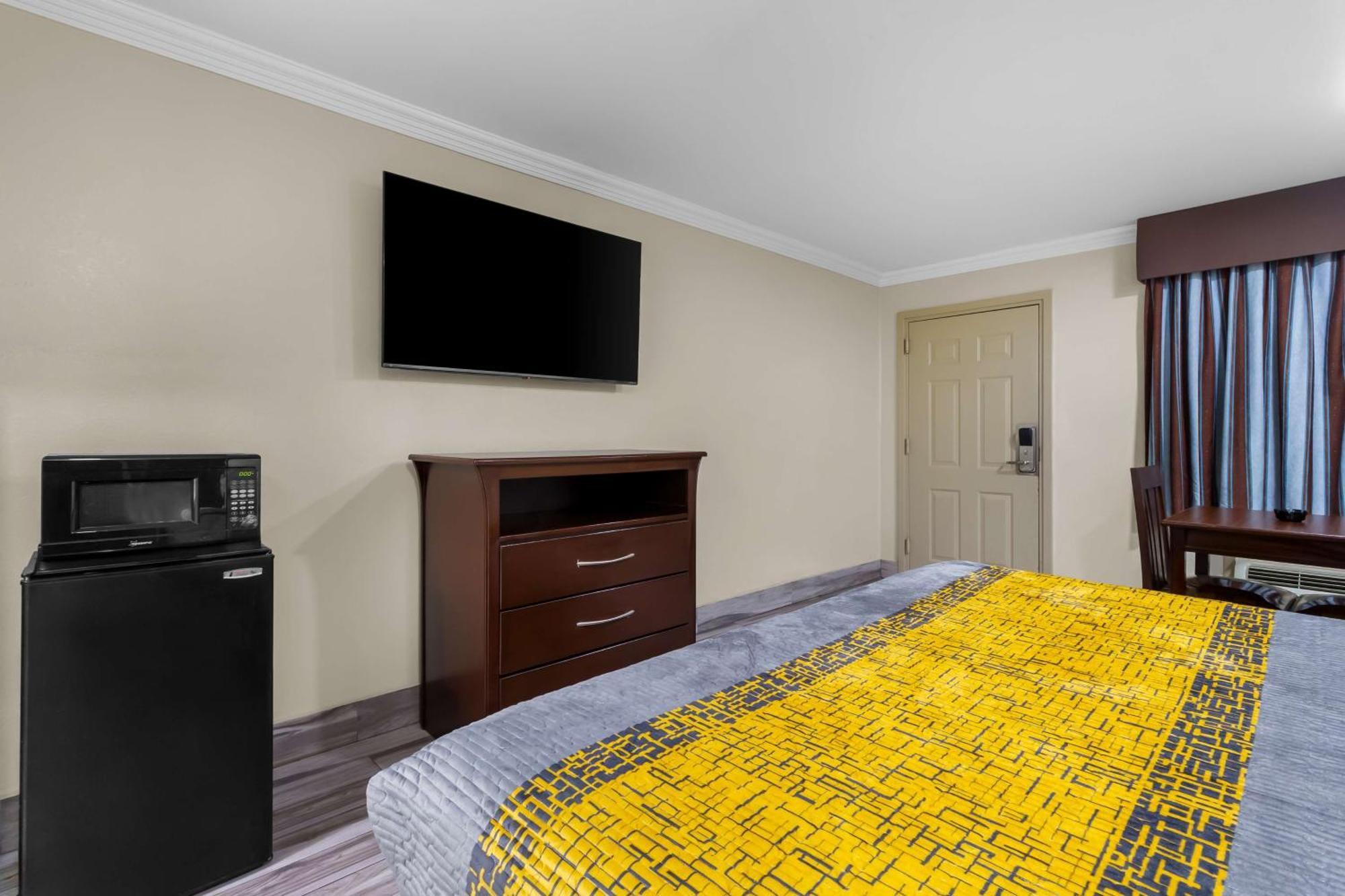 Americas Best Value Inn Houston Heights At I-45 Екстериор снимка