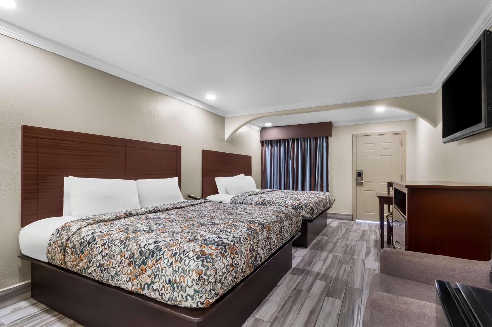 Americas Best Value Inn Houston Heights At I-45 Екстериор снимка