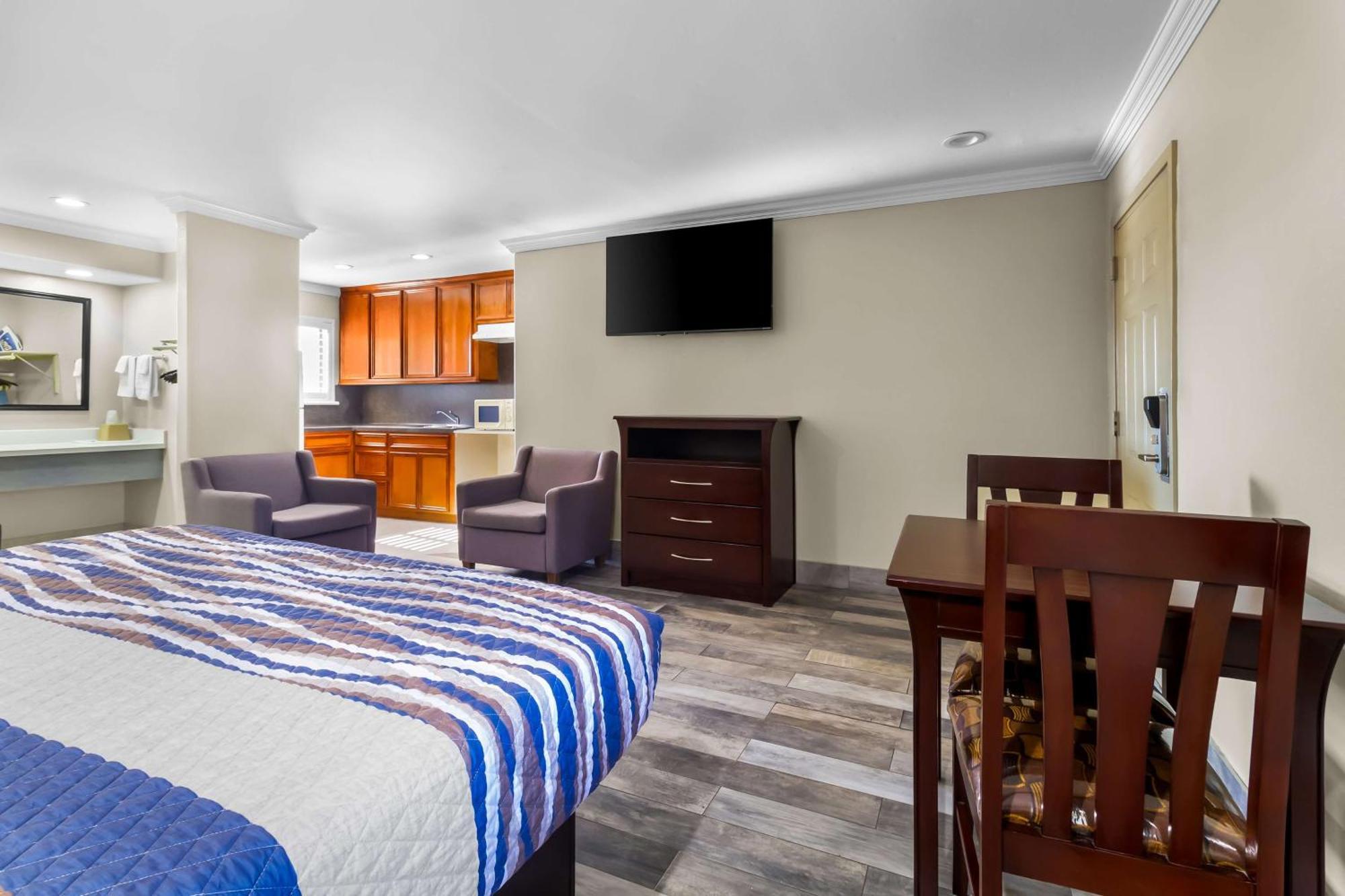 Americas Best Value Inn Houston Heights At I-45 Екстериор снимка