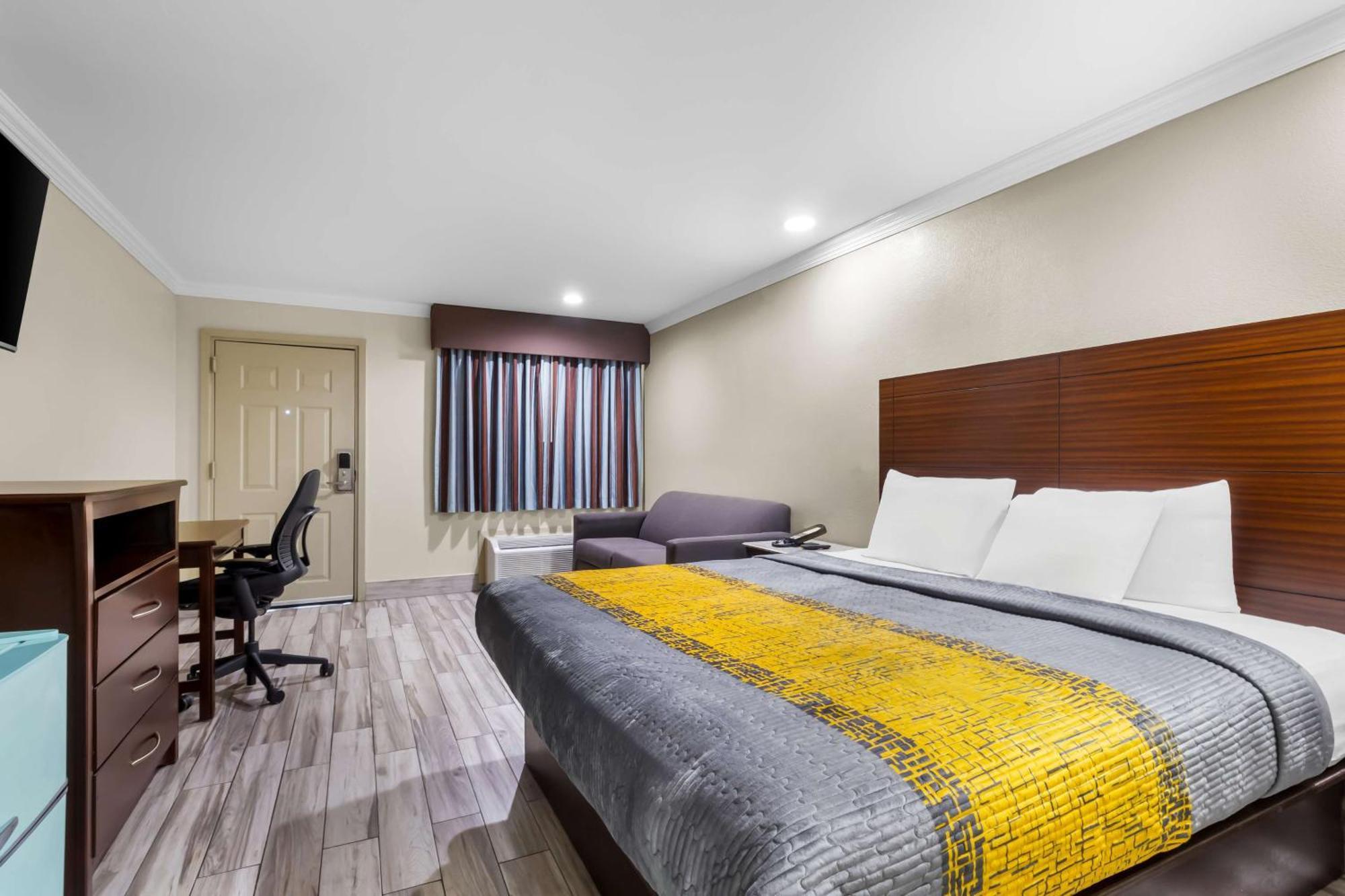 Americas Best Value Inn Houston Heights At I-45 Екстериор снимка