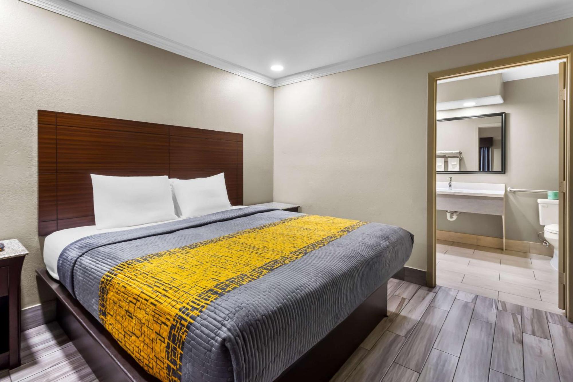 Americas Best Value Inn Houston Heights At I-45 Екстериор снимка