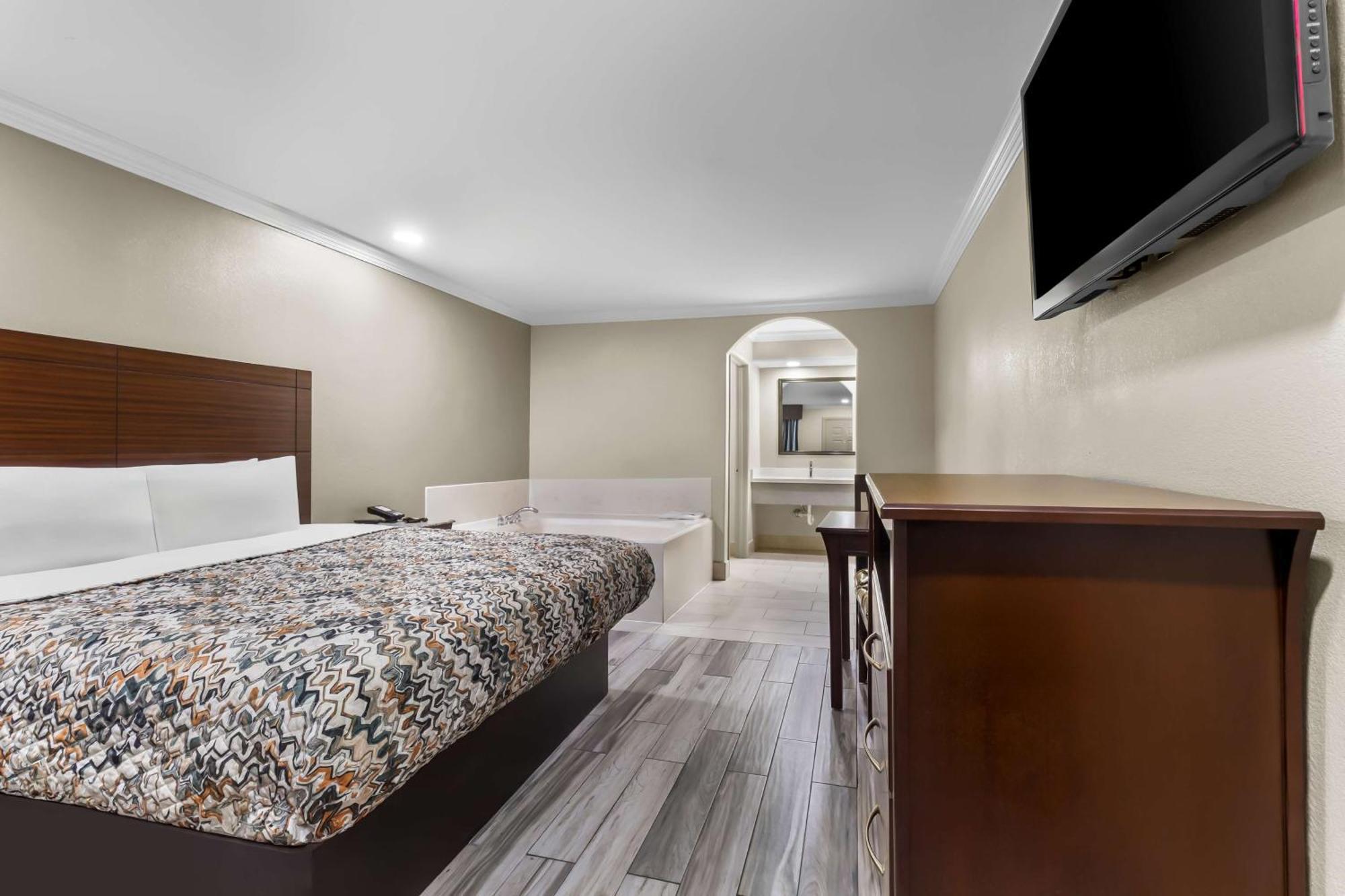 Americas Best Value Inn Houston Heights At I-45 Екстериор снимка