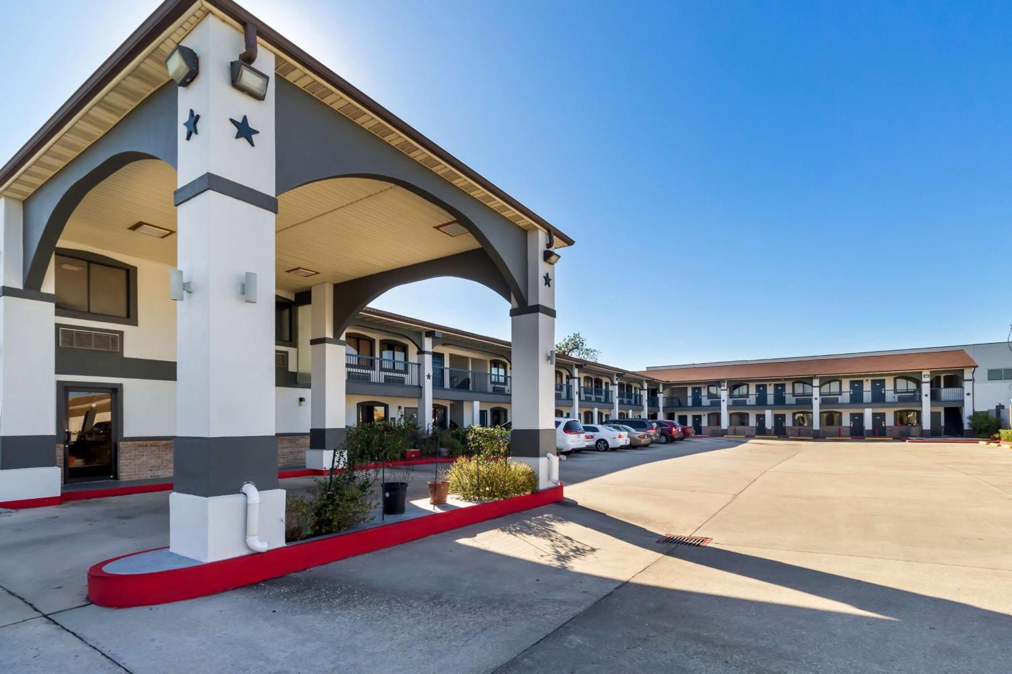Americas Best Value Inn Houston Heights At I-45 Екстериор снимка