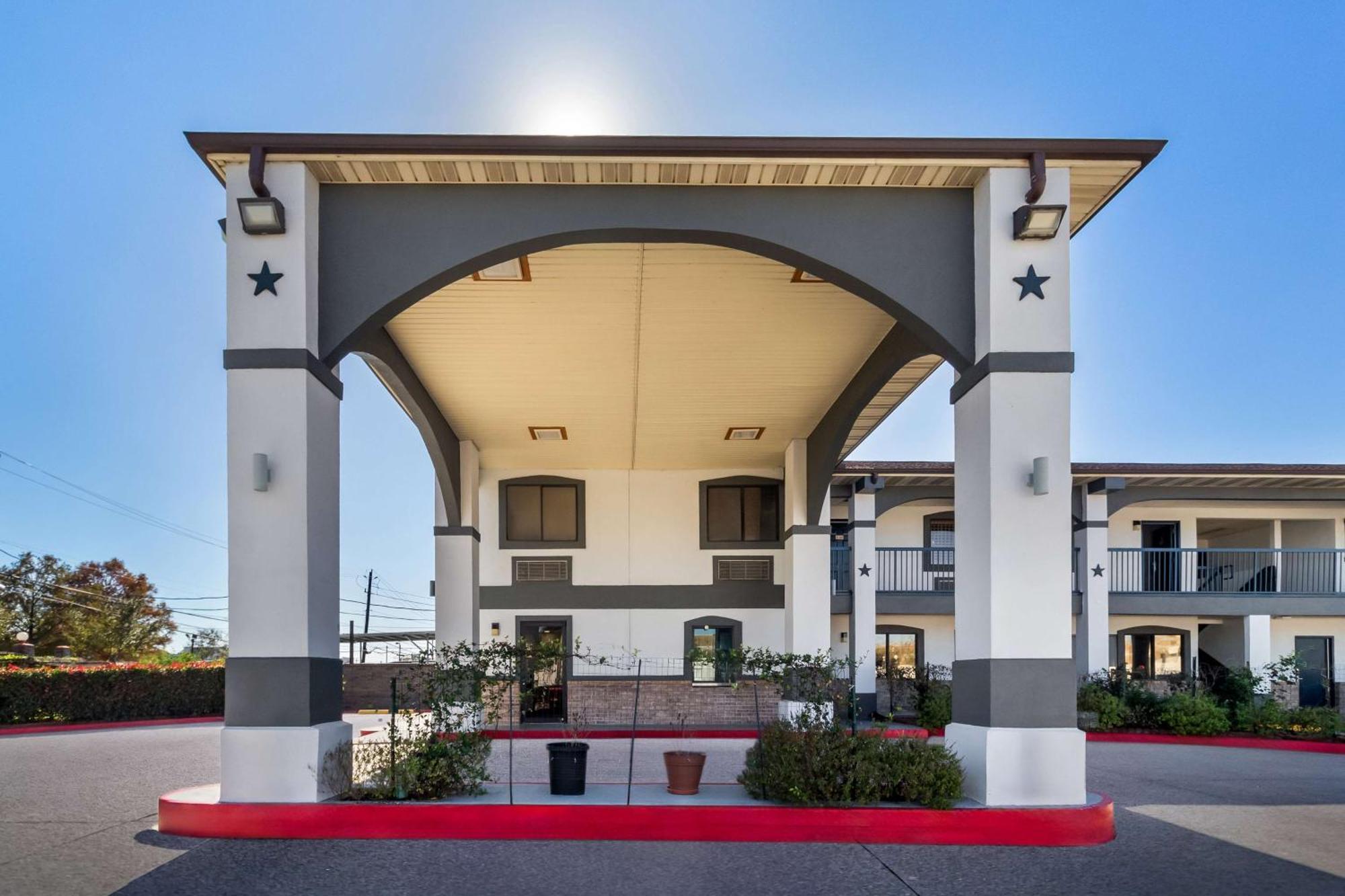 Americas Best Value Inn Houston Heights At I-45 Екстериор снимка