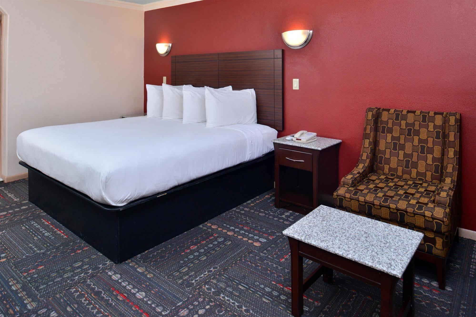 Americas Best Value Inn Houston Heights At I-45 Екстериор снимка