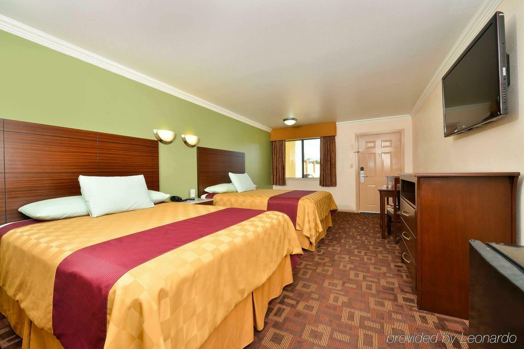 Americas Best Value Inn Houston Heights At I-45 Екстериор снимка